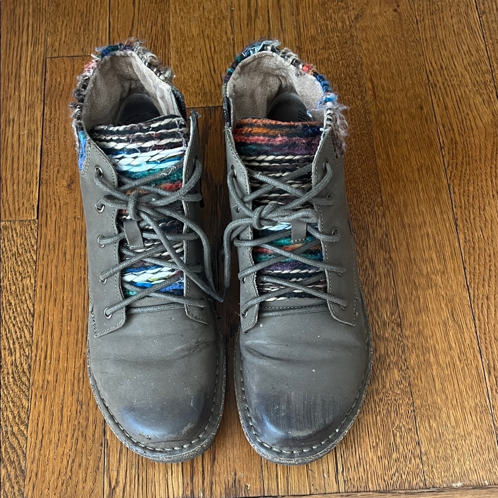 Stylish Lace-Up Boots with Multicolor Knit Detail